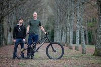 Team & Bike - image credit © Thibaut Simon / Vélo Vert Magazine. Thumbnail